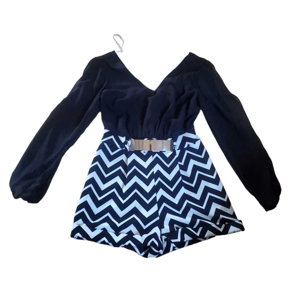 White and black chevron romper shorts Size L